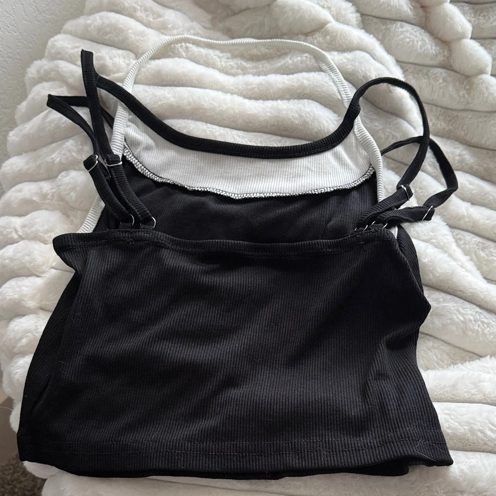 Bundle: 3 Black and White Ribbed Crop Tops - Picture 3 of 7